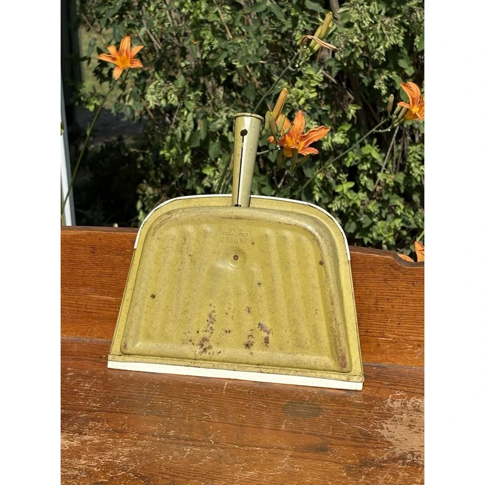 Vintage  JV Reed Green Metal Dust Pan Grannycore Cottagecore Farmhouse